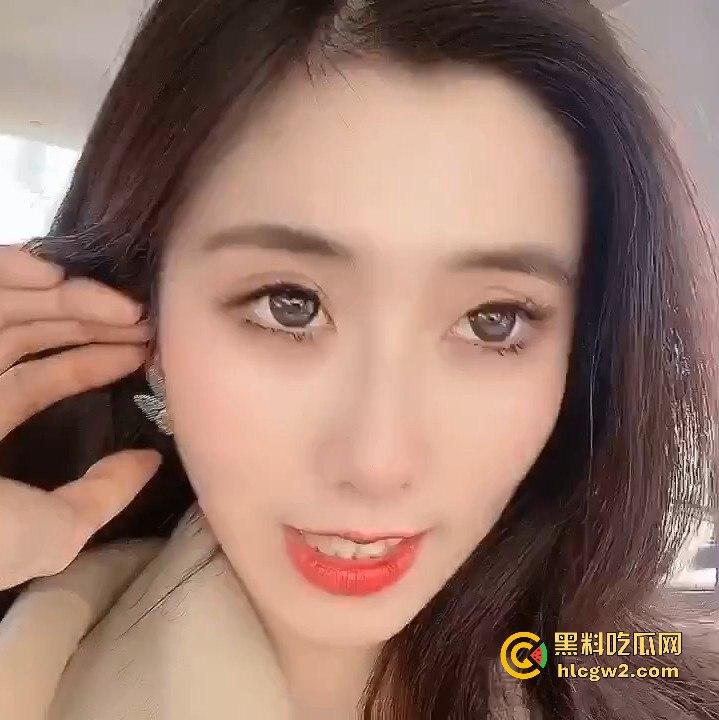 邂逅广西披萨店巨乳正妹【赵雪菲】！大到爆炸的罩杯 这样的身材还卖披萨？不如直接吃了她这个小夹子！-2