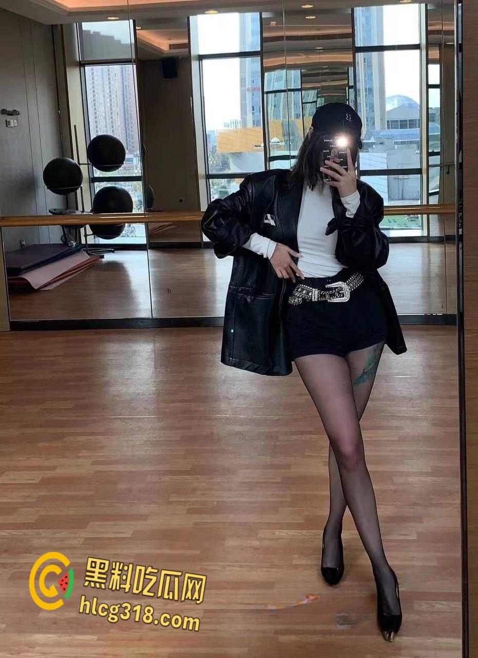 推特约啪大神【鳄蜥】，约炮顶级气质白富美，叫上好兄弟一起爆操极品御姐！-1