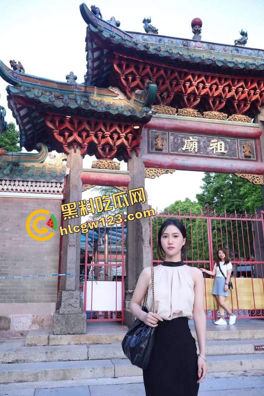 绿帽博主玩疯了，情侣调教日记曝光，清纯洛丽塔女友变性奴深喉足交榨精，男友看女友被轮操！-5