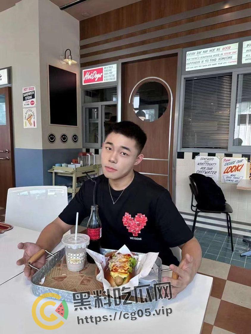 成都男同混战！原配0捉奸1和小三0  打架场面犹如妇女撕逼 这就是gay们的战斗力吗-4