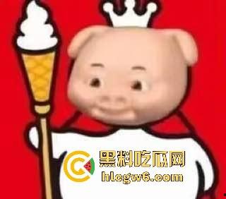 郑州蜜雪冰城惊现狙击手 哥们撸多了眼圈发黑，手枪一抬对着坦克狂射，这是沉迷打飞机的艺术家！-2