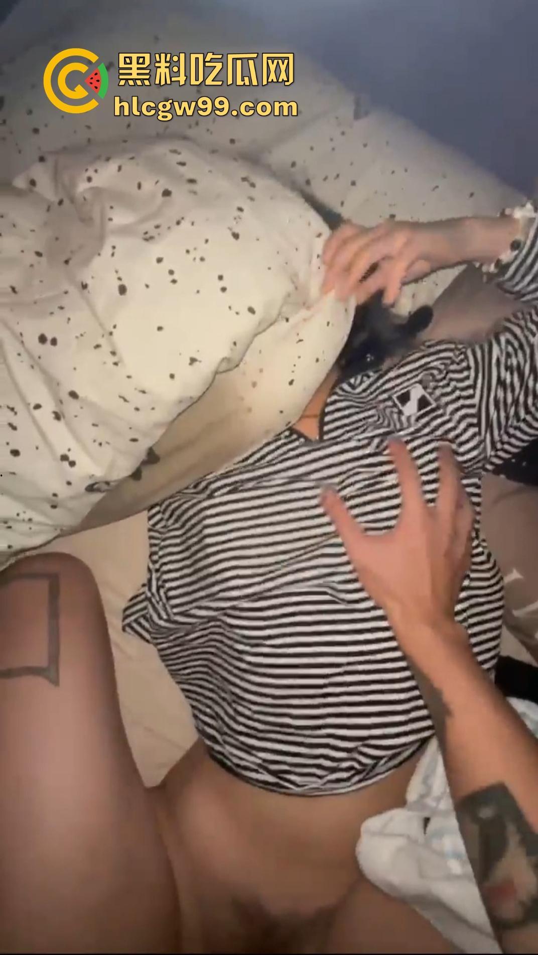 性爱调教师傅在线驯化，各种约炮萝莉学生嫩妹狗链锁喉各种情趣制服调教，粉嫩肉穴被操到淫叫连连直呼主人！-13