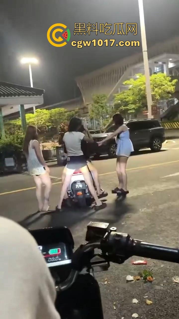 不用怀疑这就是精神小伙的日常操作，睡醒开鬼火搭小妹，游街结束随机解锁小妹酒店操逼，有时候你还不得不服气！-1