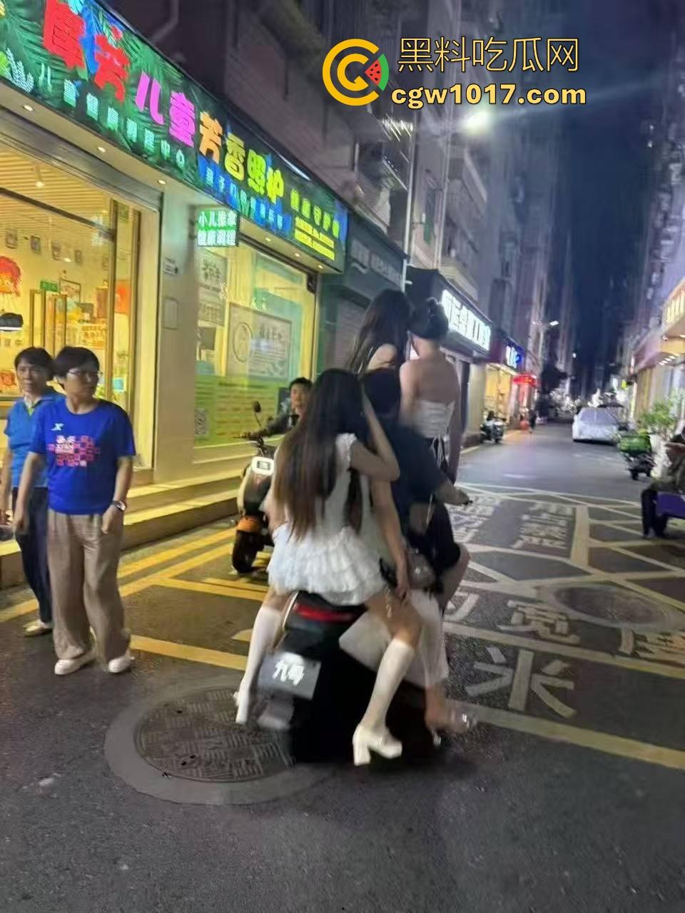 不用怀疑这就是精神小伙的日常操作，睡醒开鬼火搭小妹，游街结束随机解锁小妹酒店操逼，有时候你还不得不服气！-3