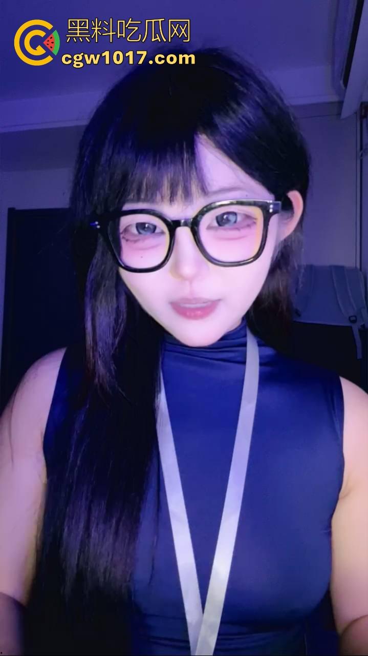 不用怀疑这就是精神小伙的日常操作，睡醒开鬼火搭小妹，游街结束随机解锁小妹酒店操逼，有时候你还不得不服气！-4