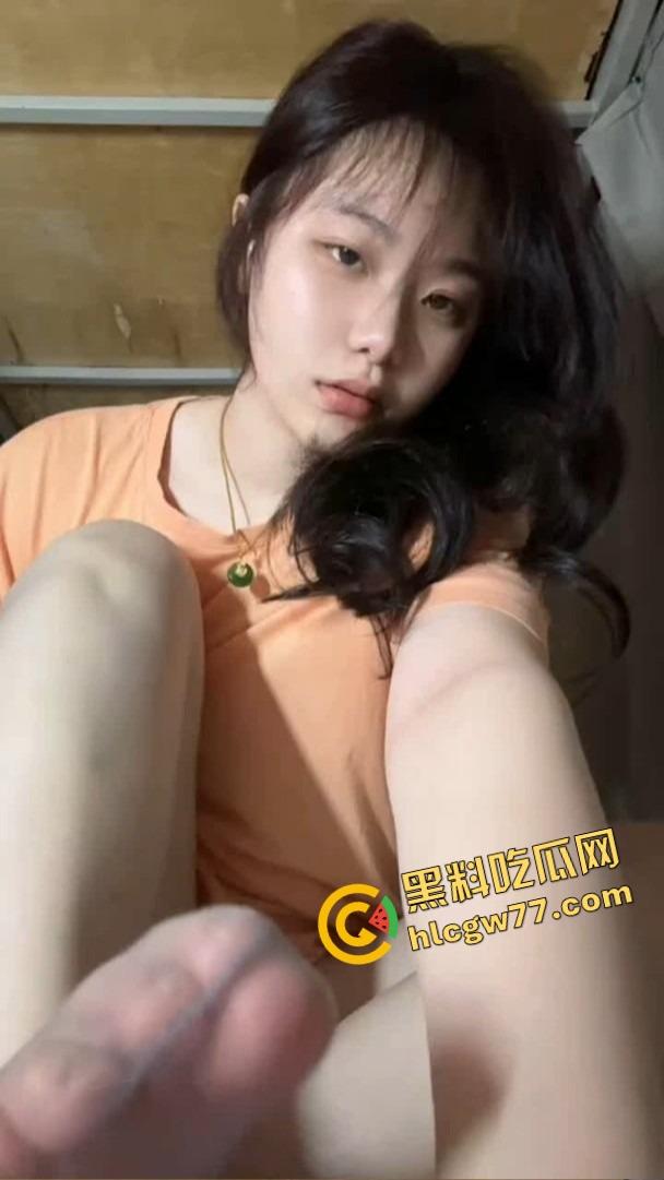 福建师范大学【孙丹媛】宿舍肉丝撅屁股勾引主人，不露逼就开始卖骚，演半套是几个意思？-1