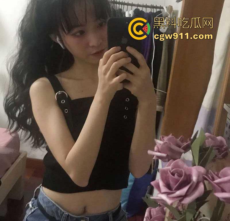 湖南理工学院反差学姐【罗莉英】白天上学，晚上兼职接客，只要钱到位啥姿势全都会，勤工俭学的好姑娘！-3