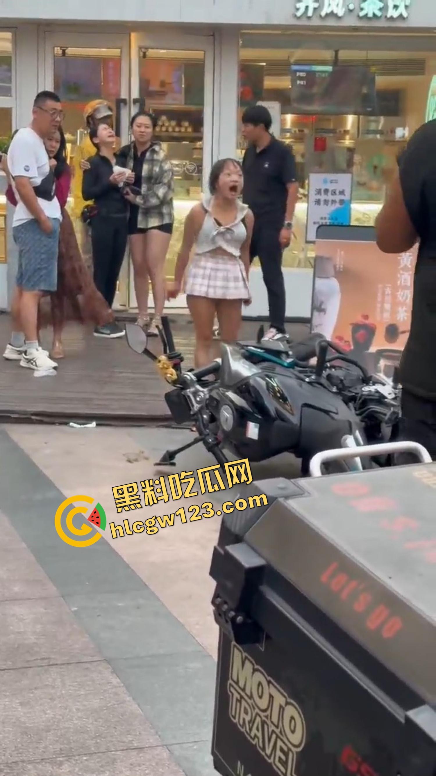 淄博JK铁锤妹妹怒砸春风450NK，穿着丁字裤情趣衣酸辣粉塞排气管，全网暴走萝莉认证已满级！-4