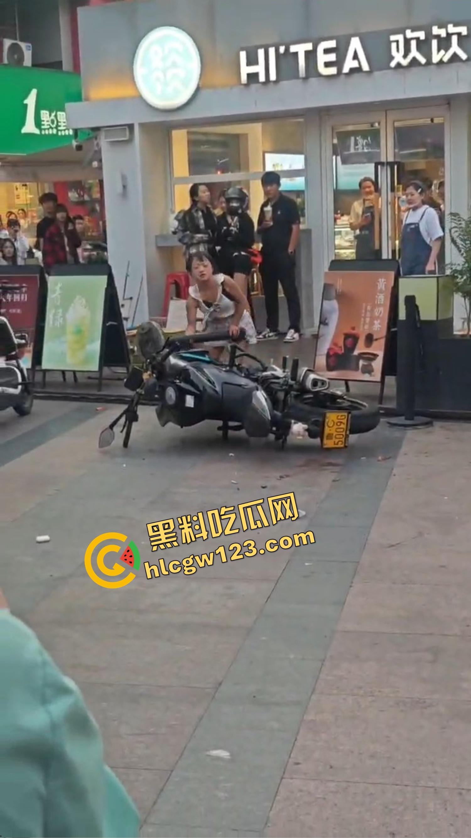 淄博JK铁锤妹妹怒砸春风450NK，穿着丁字裤情趣衣酸辣粉塞排气管，全网暴走萝莉认证已满级！-7