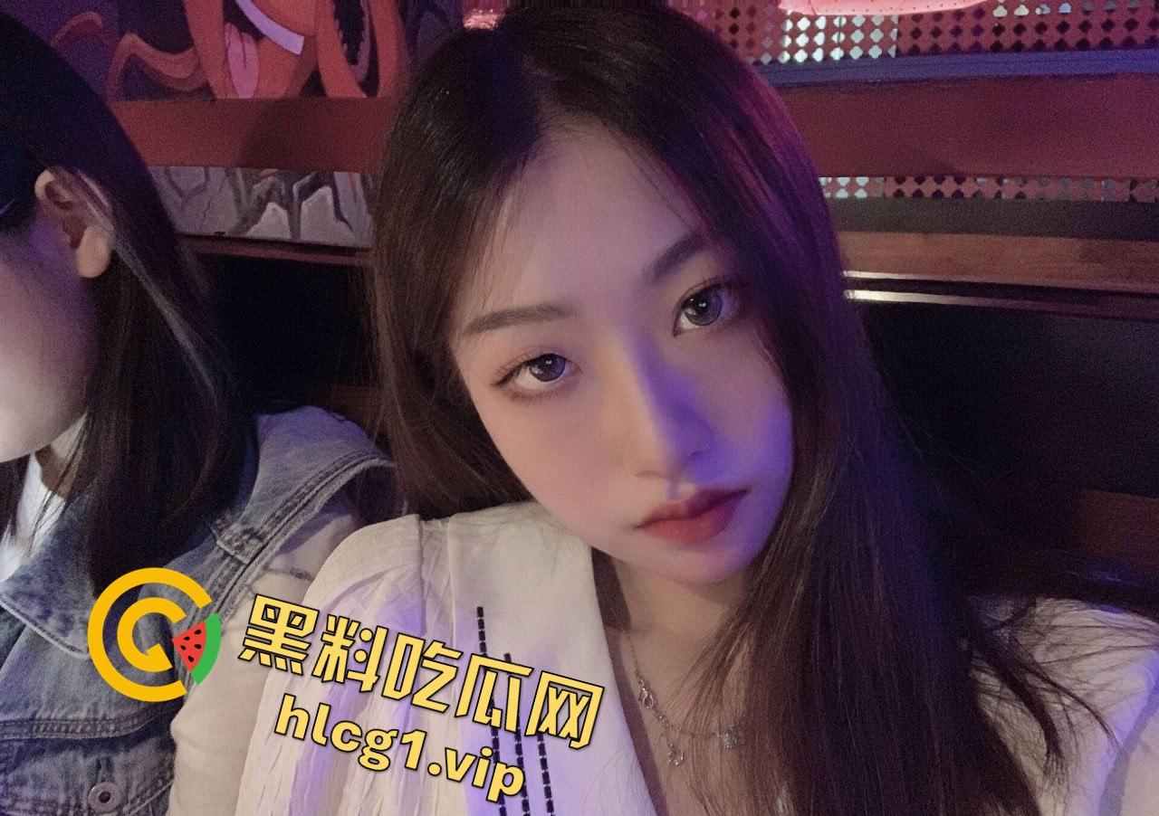 师范学院大二女学生私密自拍云盘外泄！和男友的激情时刻被曝光！-2