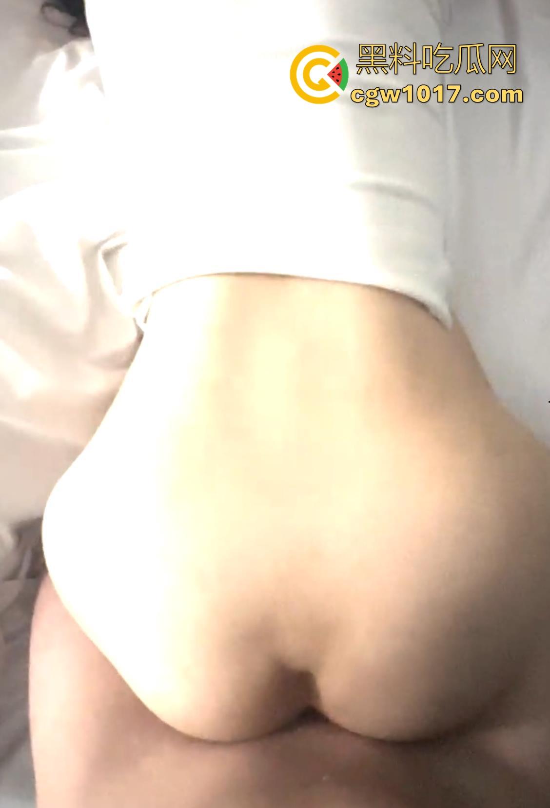 长沙医科大学【林安萱】性爱私拍曝光，清纯乖巧学妹被男友操成小母狗，各种情趣装诱惑骑乘，打桩爆操到眼神迷离！-5