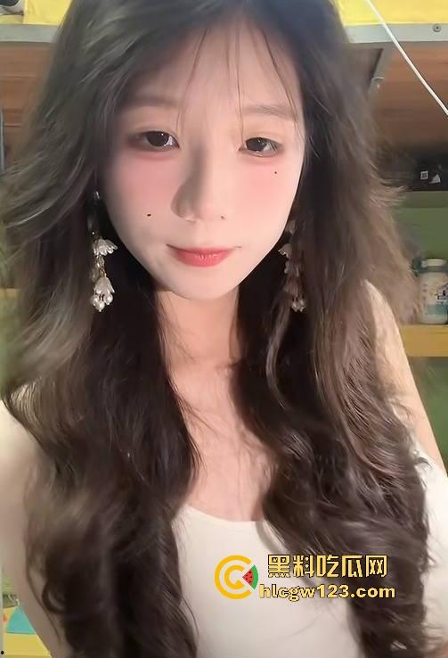 抖音巨乳反差网红【饭書書】网调自慰视频曝光  极品清纯大奶大秀身材 挑逗姿势性感撩人！-5