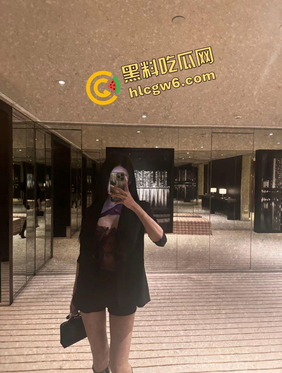 北京商务中心区气质靓女反差骚鸡『廖若桐』与多金人士刺激摸奶 酒店激情爆操后怼骚逼！原创独家流出！-5