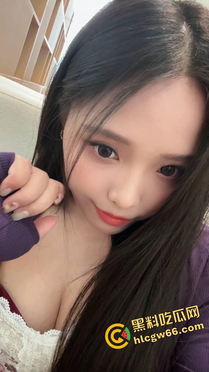 长沙肉感骚货【婉婉】身穿情趣衣撅逼给金主摆拍，假屌爆插嫩穴插到松弛，呻吟骚到让人原地射！-5