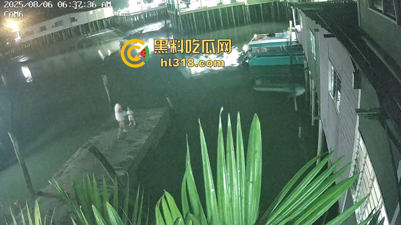 马来西亚母携女跳海轻生,疑似家庭纠纷和争夺抚养权问题，这女真狠啊，自己想不开还带上自己女儿！-2