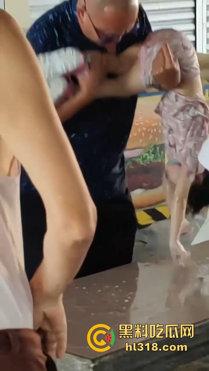 马来西亚母携女跳海轻生,疑似家庭纠纷和争夺抚养权问题，这女真狠啊，自己想不开还带上自己女儿！-7