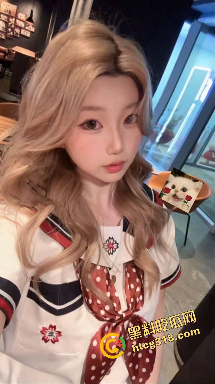 绿帽惨剧真实上演，兄弟亲手操自己女友内裤还没落地就开干，老婆被干到呻吟求饶，看完根本停不下来！-3