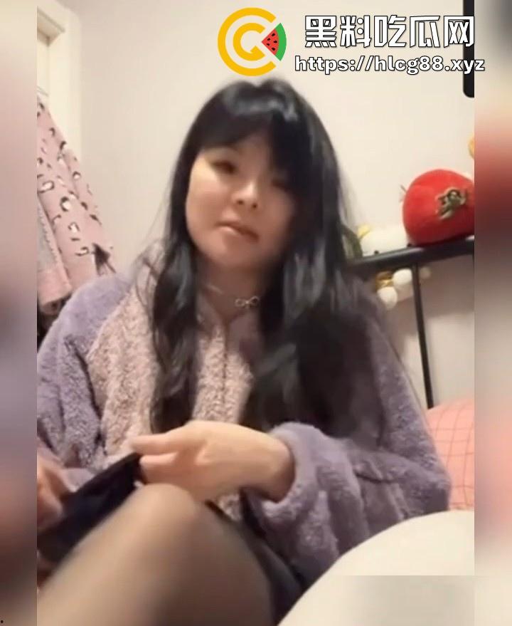 广东37岁【韩雨伶】黑丝调教伺候金主，粉逼熟女勾得爷们儿钱包大出血 独家曝光！-14