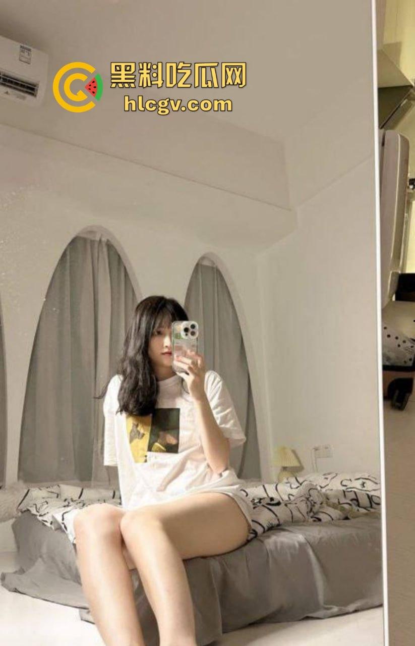 海归杭州情侣全套流出！【宋如依】表面清纯实则骚，连拍照都少不了被爆插的肥臀！-5