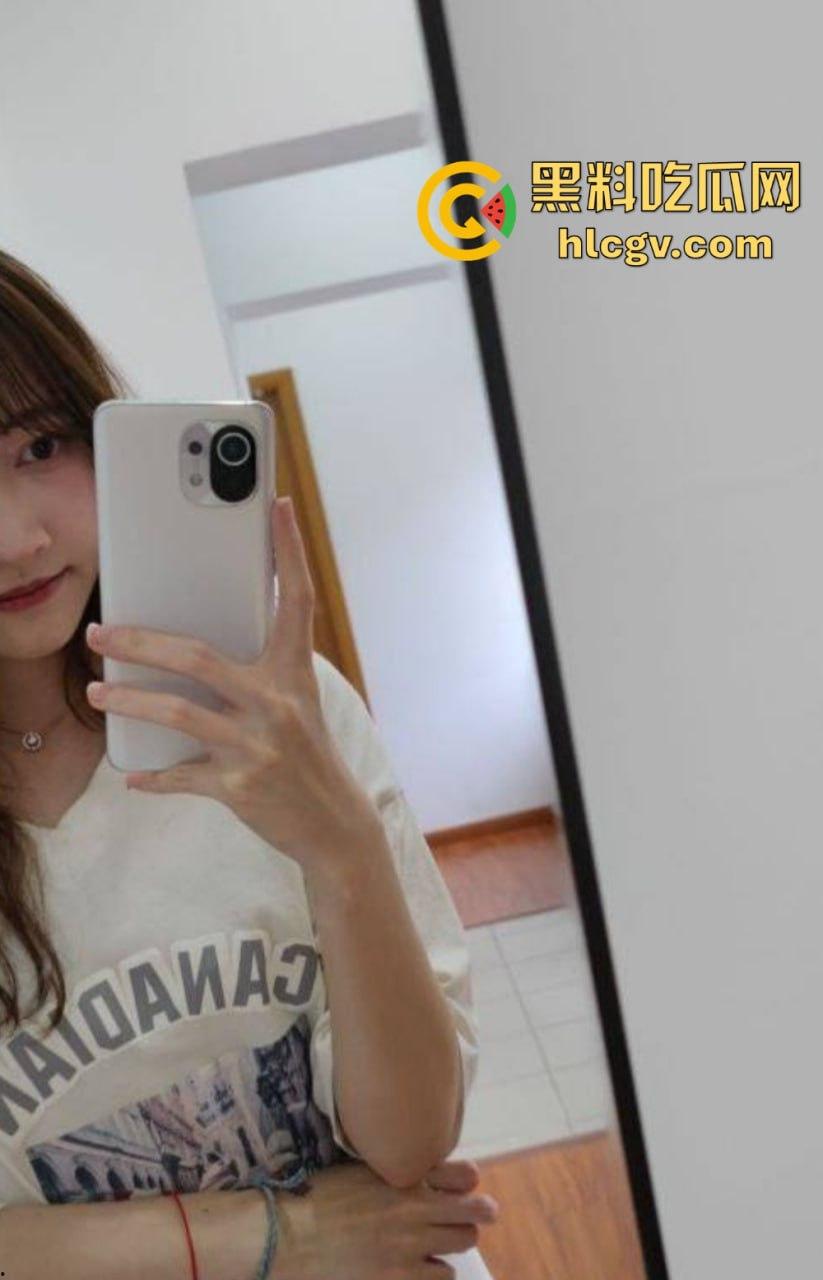 海归杭州情侣全套流出！【宋如依】表面清纯实则骚，连拍照都少不了被爆插的肥臀！-9