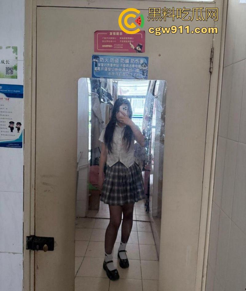 江苏电气职业学院清纯学妹【赵雅莹】网调私拍曝光，为取悦金主释放母狗奴性，调教露出宿舍自慰尺度超大！-1