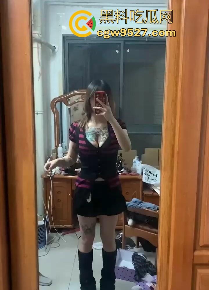 四川花胸纹身没钱结账，现与纹身师做爱抵债，细腰翘臀骚劲十足，放荡婊子私密视频曝光！-6