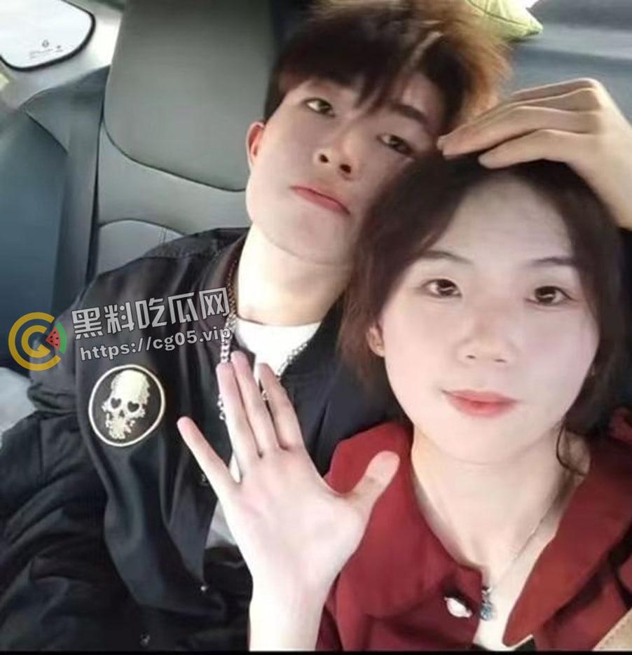 长沙大学情侣图书馆口交被偷拍 本人【徐依琳】微信被扒出来  原来是一对精神小伙小妹-3