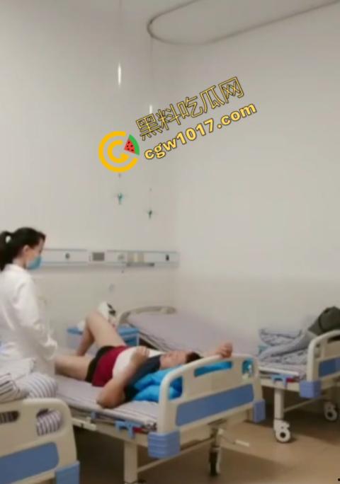 武山人民医院女医生与患者的性爱曝光：火辣医生醉情病房，丰满乳房激昂插穴！淫荡女医一夜爆火，丰乳肥臀成网络焦点！-3