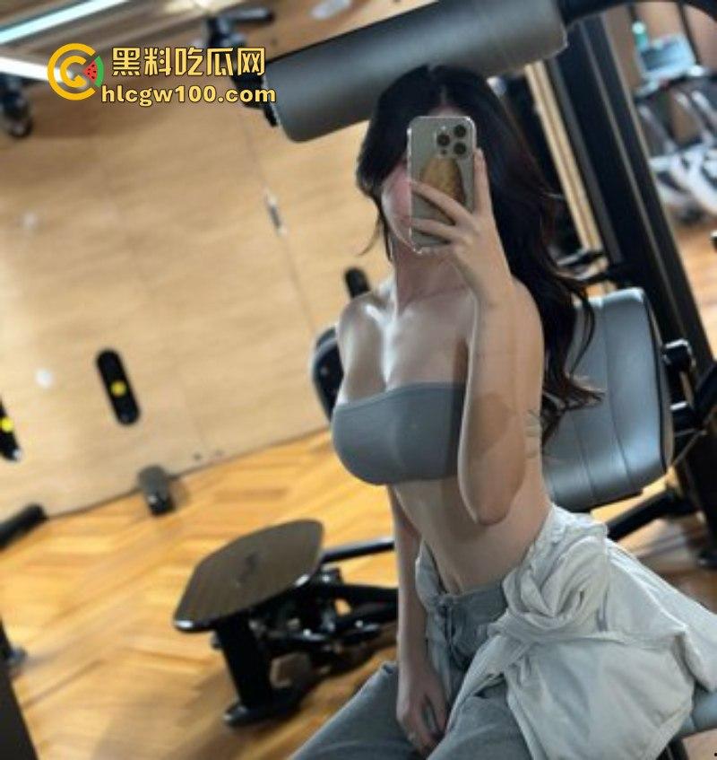 推特巨奶网黄【云云是我呀】大号球乳蜜桃小穴疯狂催精 极品炮架超绝诱惑！-11