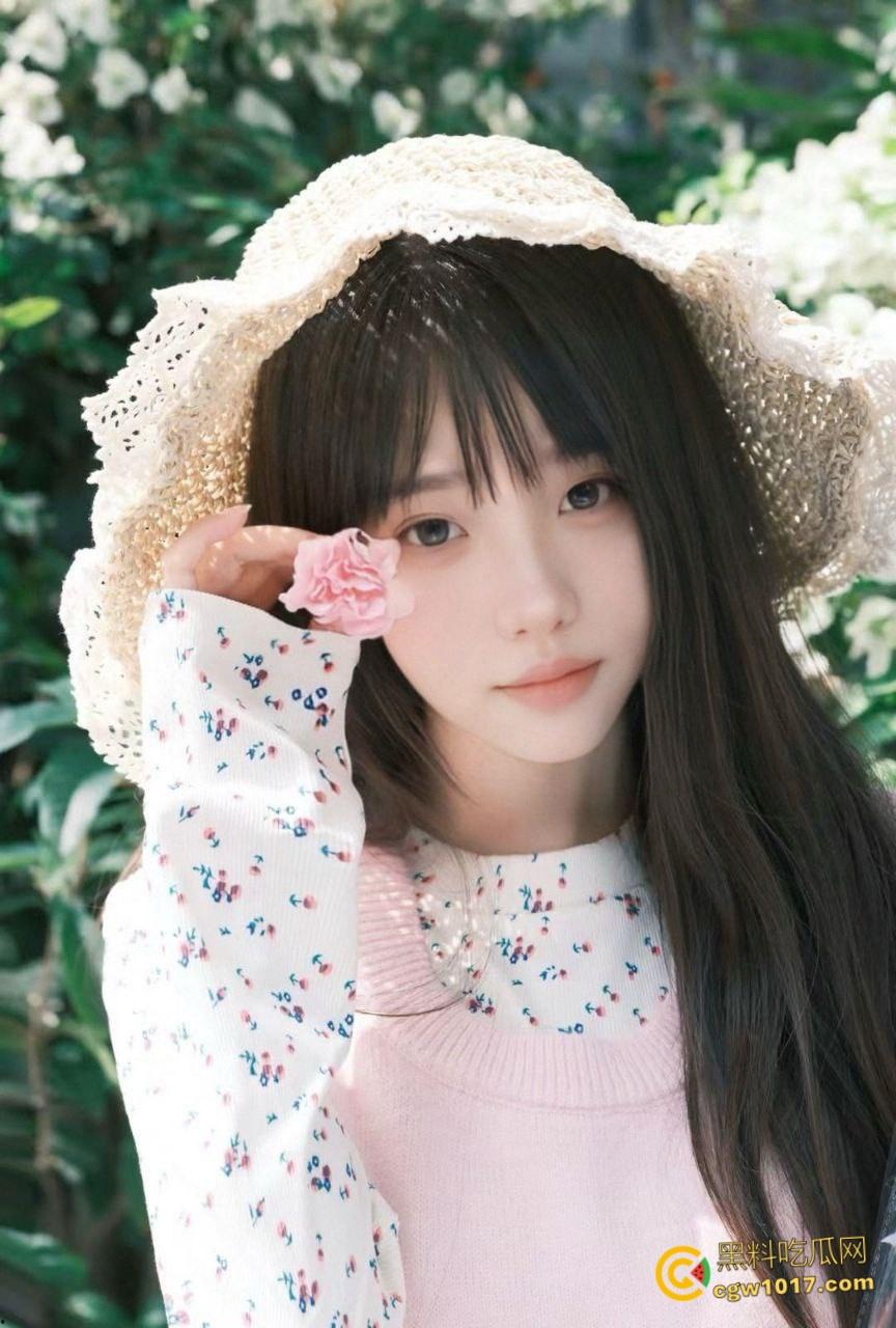 广撒网总有上钩的，约炮蜜桃臀可爱学妹，穿着可爱睡衣和小熊内裤，被大神在酒店楼道狂操，小翘臀被猛猛撞击！-1