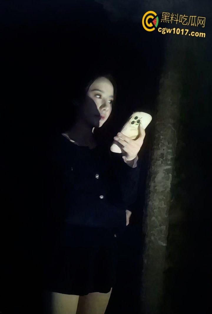 广西南宁琅西菜市站街女后续，火爆全网后竟排起长龙队，小姐姐骚逼被操到冒烟，嫖客蜂拥扫街狂肏！-5