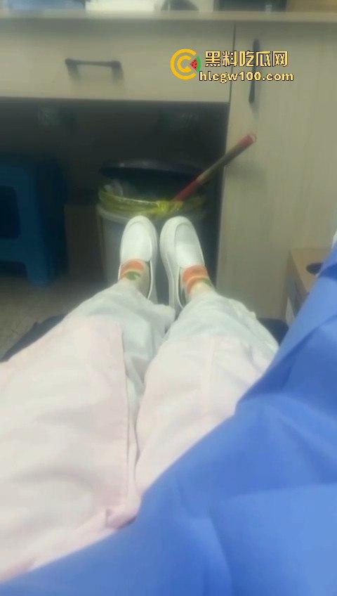 河南省驻马店医院反差护士【吴新园】口交取精保存，最新一弹1小时36分资源爆出，内容引入眼球！！-28