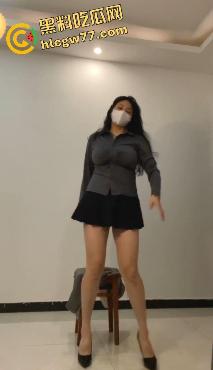 表姐骚片直怼上司，情趣制服露脸给表弟看，这是升职还是乱伦局？-1