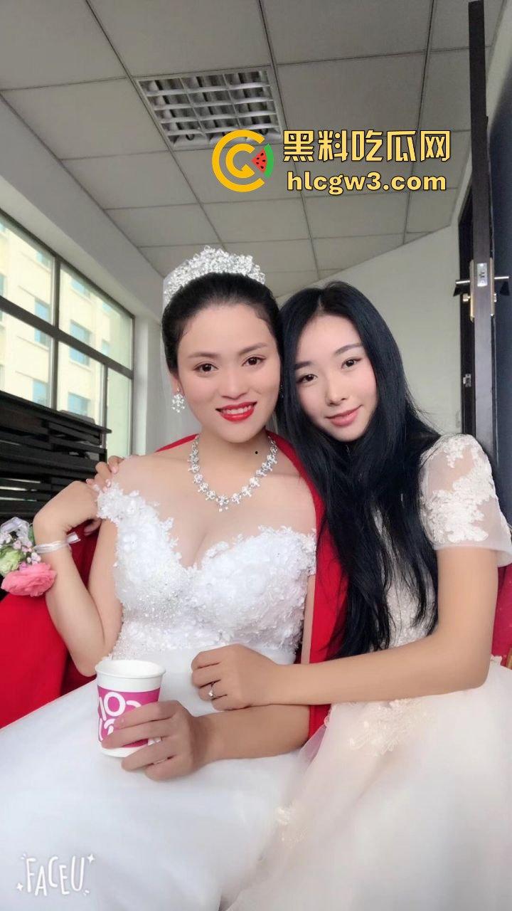 河南婚礼伴娘当场大秀口技吃香蕉 舔舐深喉一气呵成 熟练口技让人怀疑平时练了多少次 吃得又快又深还不断！-11