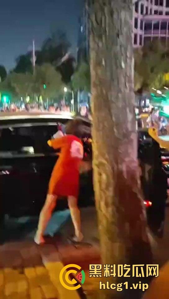 捉奸变反被捉！19岁妹子石家庄大街哭崩，十年小三梦破碎一地！-8