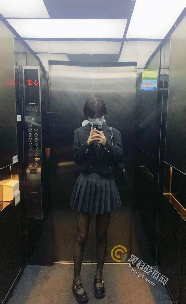 瓜友投稿：探探约炮“渔网女神”，黑丝之夜，浴室邂逅竟然一发不可收拾！-1