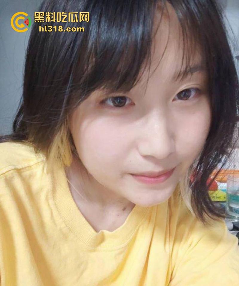 广西技校清纯学妹【李佳佳】超有感觉的微胖女友,恋爱期间疯狂认主, 掰逼自慰做爱视频被男友曝光流出!-2