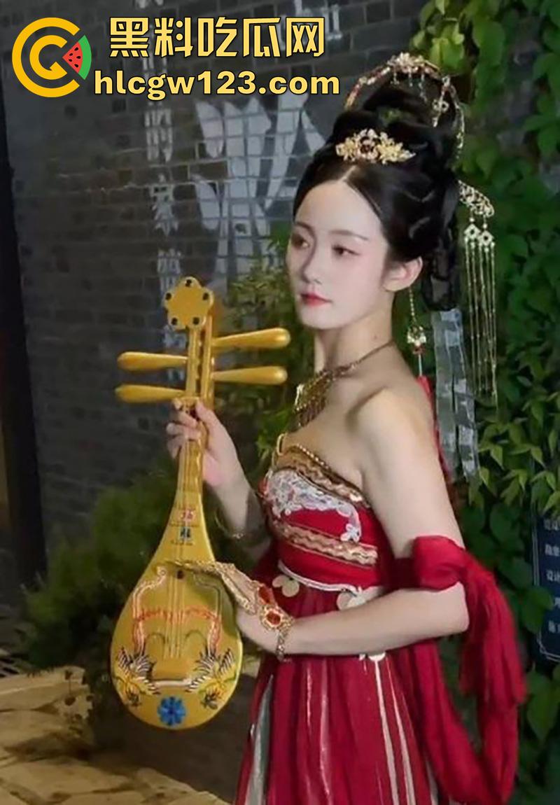 石家庄西苑小学，语文老师母狗【张倩】，清纯颜值母狗媚黑婊，被男友发现约炮视频，还和黑人操过！-3