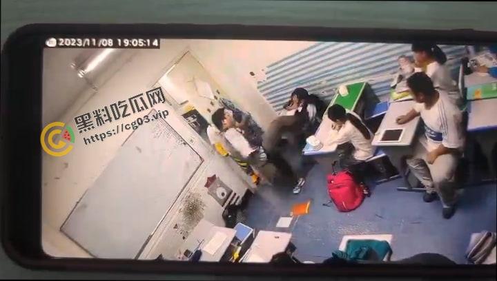 萧山 培优教育 培训机构老师暴打学生时间 监控摄像头拍下完整过程-5