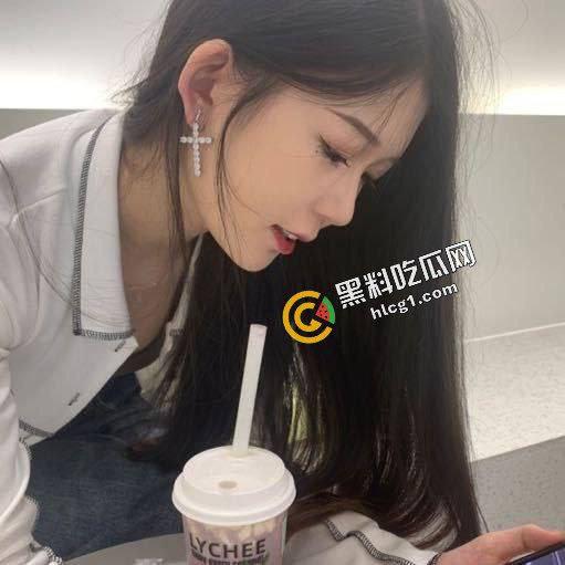 重庆工商大学清纯反差女神『张娅琪』校外到金主家做爱 视频泄密流出-1