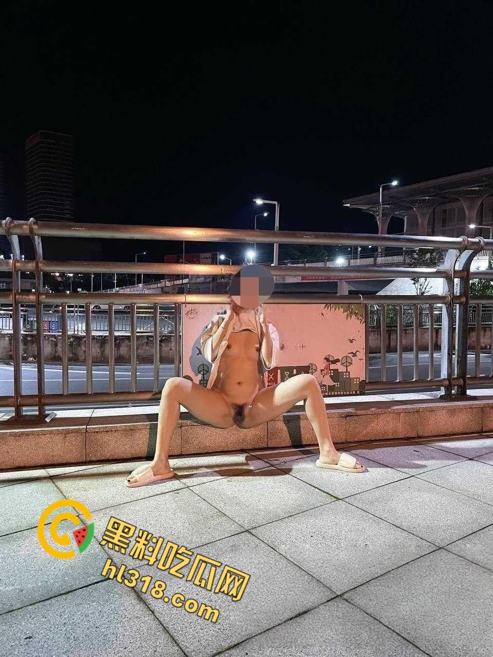 推特极品露出母狗【奶味泡芙】，白嫩身材各种户外私拍，电梯口全裸做爱，不料偶遇邻居魂都吓飞了 !-6