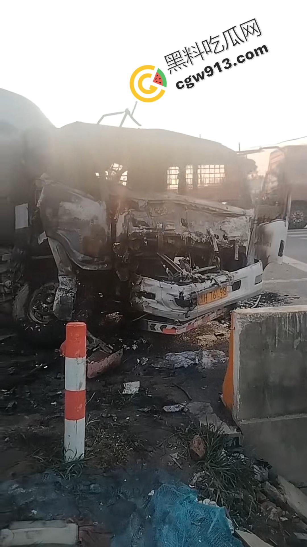 悲剧瞬间！河南商丘公路车祸，大货车烈焰吞没，司机惨遭活活烧焦-4