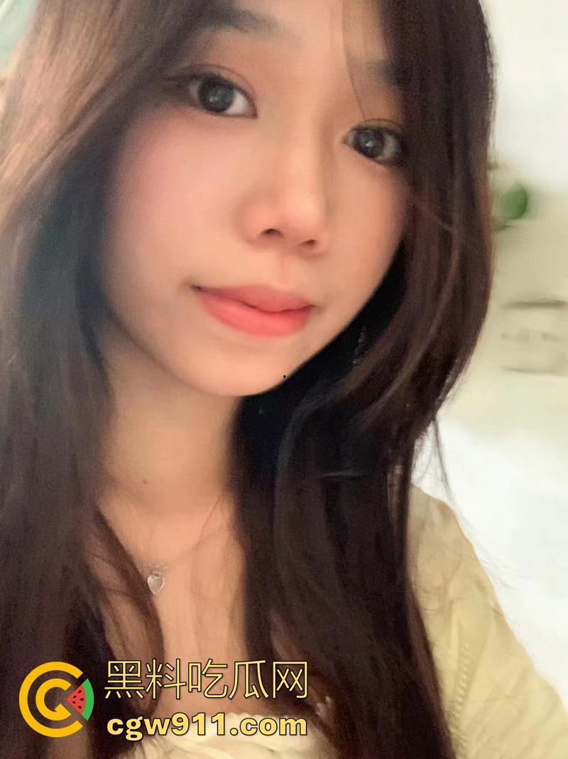 广西柳州极品嫩妹【欢欢】,高颜值美腿尤物,细腰翘臀美乳诱人,居家全裸勾引渴望被包养!-1