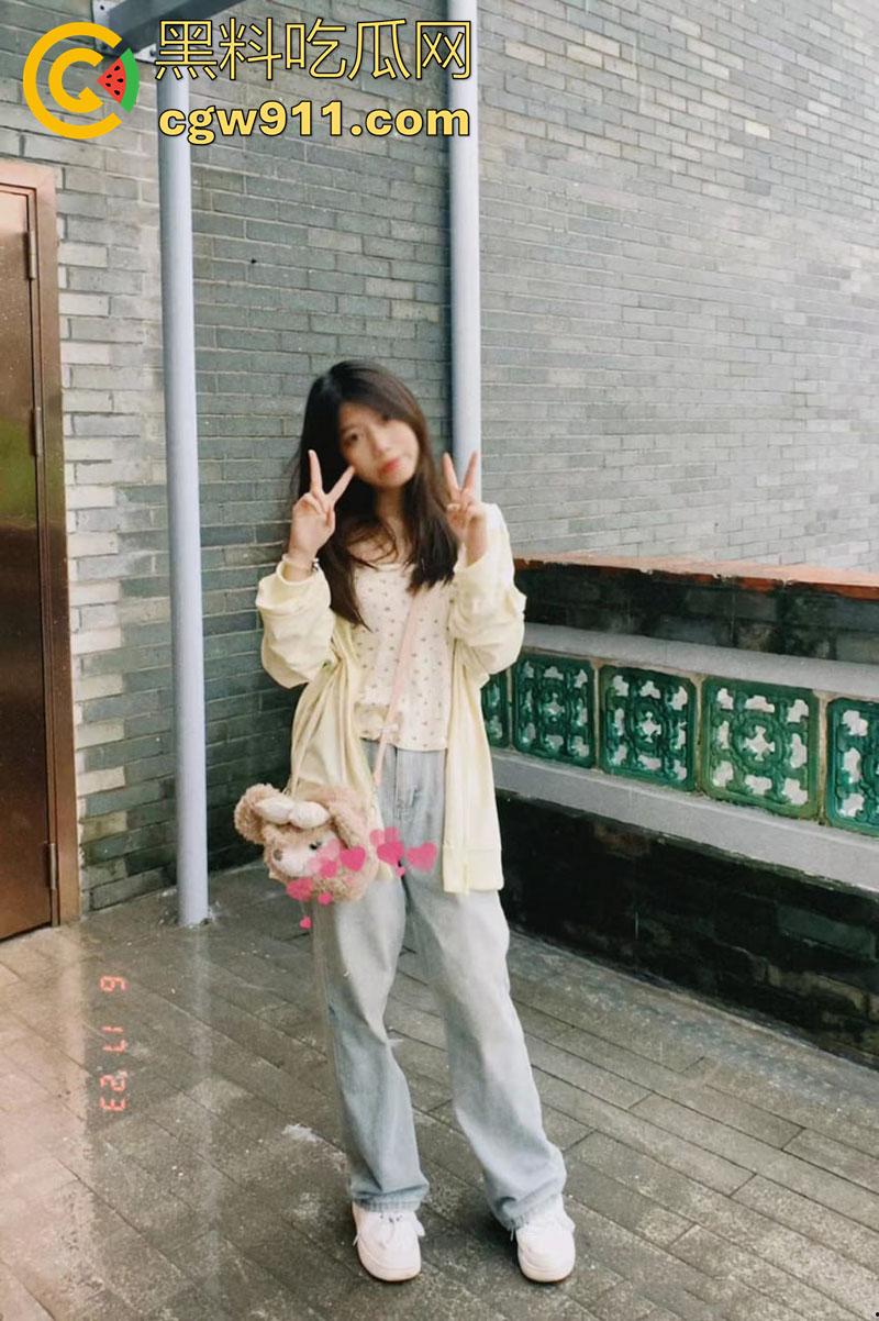 广西柳州极品嫩妹【欢欢】,高颜值美腿尤物,细腰翘臀美乳诱人,居家全裸勾引渴望被包养!-5