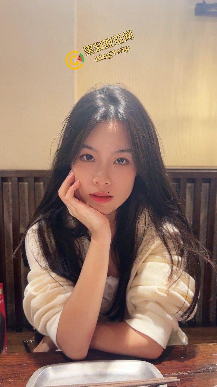 约炮大神得吃校园学妹『朱妍希』背着现男友约啪金爸 惨遭泄密曝光！-2