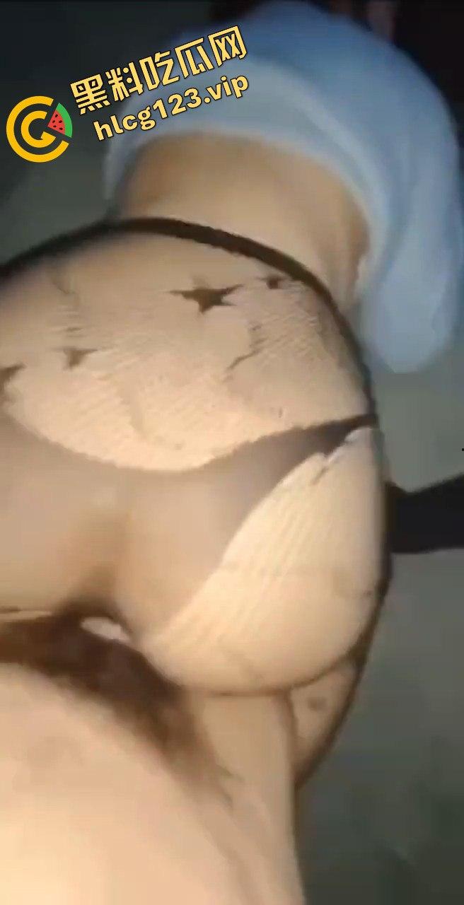 极品美少女林间沼泽大秀身材！清纯脸蛋下隐藏的骚劲，漏脸自慰火辣撩人！-6