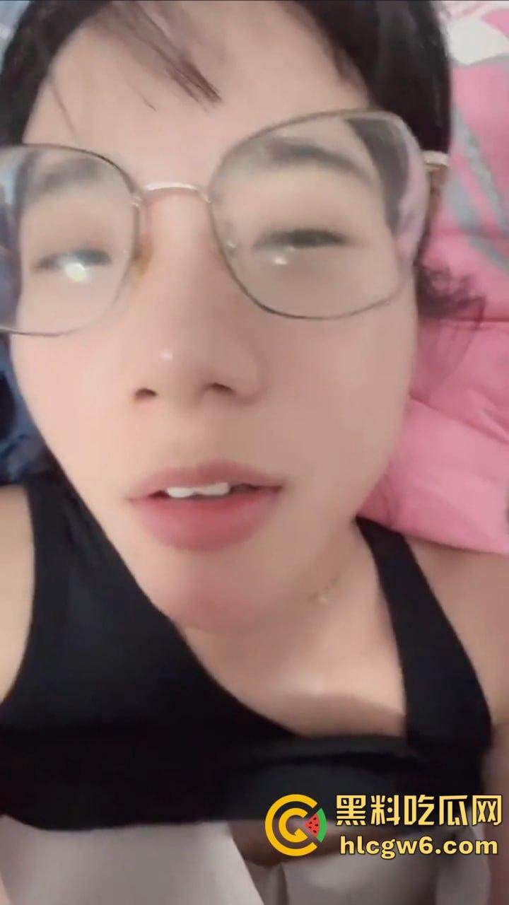 河北张家口小哥新交女友变母狗，26岁处女被破后骚到主动求干，同居后一起看AV随时开干，母狗养成教程上线！-5