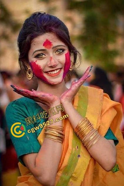 印度真实强奸视频曝光！酒瓶脚趾暴虐骚穴，少女全程哭喊挣扎却于事无补，真是太惨了！-2