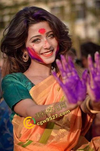 印度真实强奸视频曝光！酒瓶脚趾暴虐骚穴，少女全程哭喊挣扎却于事无补，真是太惨了！-3