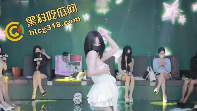 韩国妹子团播乳量爆表,一水儿的大奶圆碗,谁还看咱这边的擦边鬼打灯?深夜点进去刺激到睡不着觉!-10